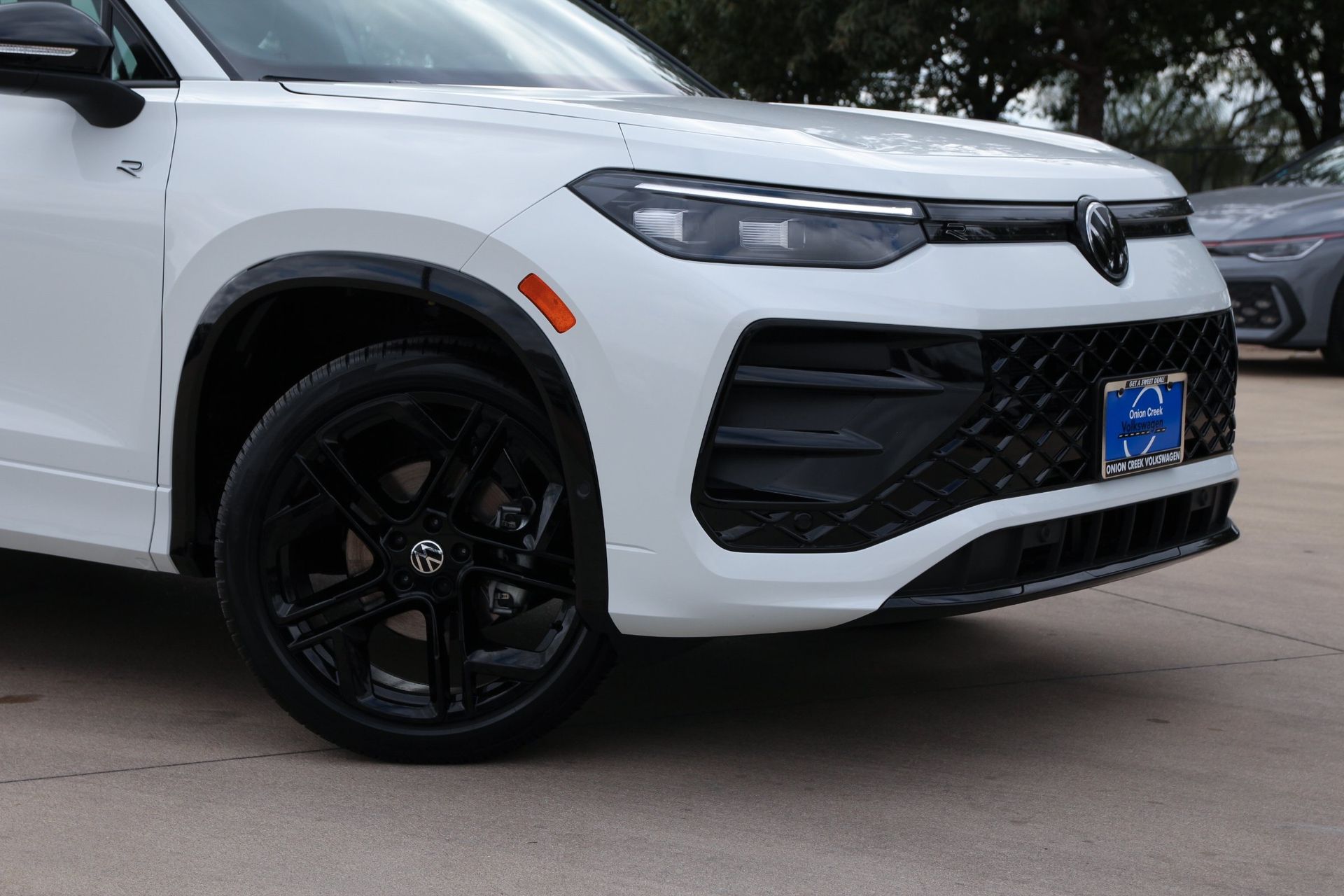 View vehicle photo 2