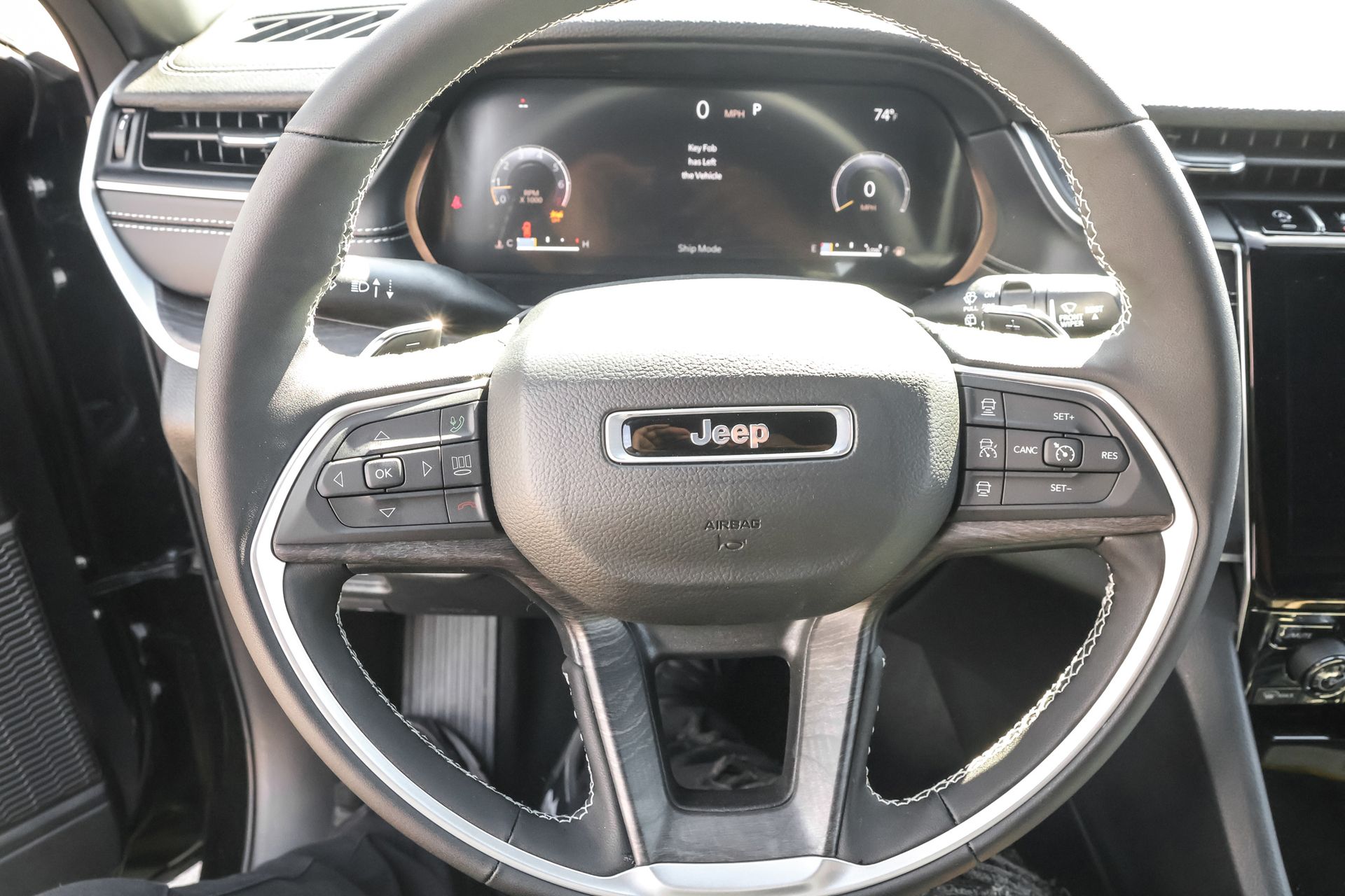 2025 JEEP GRAND CHEROKEE L - Image 23