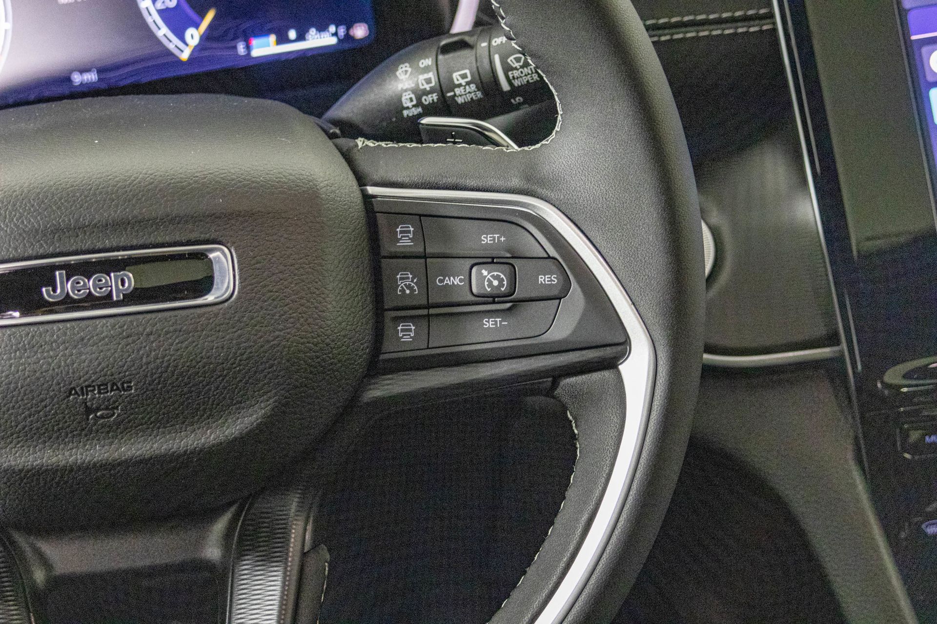 2025 JEEP GRAND CHEROKEE L - Image 32