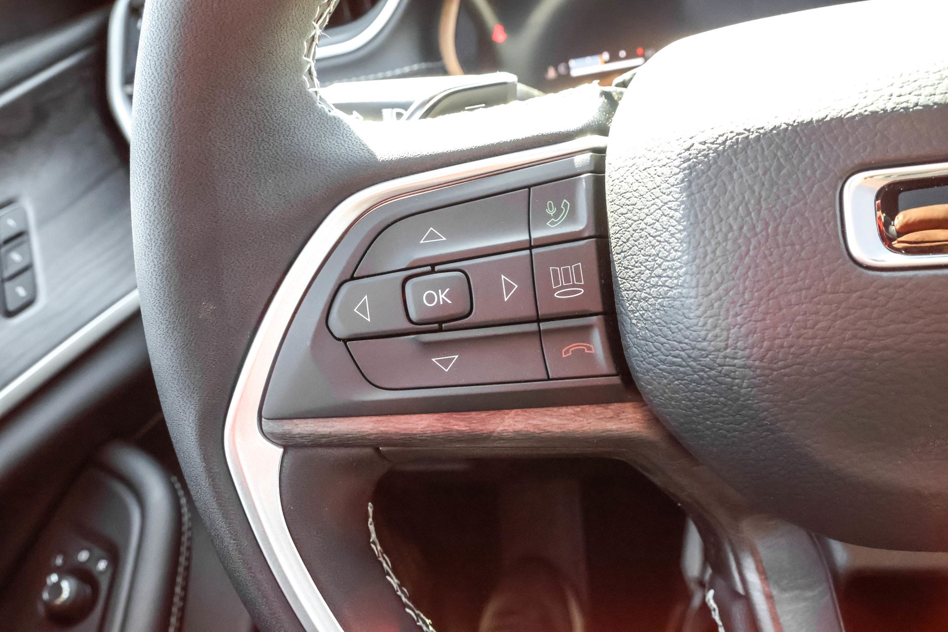 2025 JEEP GRAND CHEROKEE - Image 28