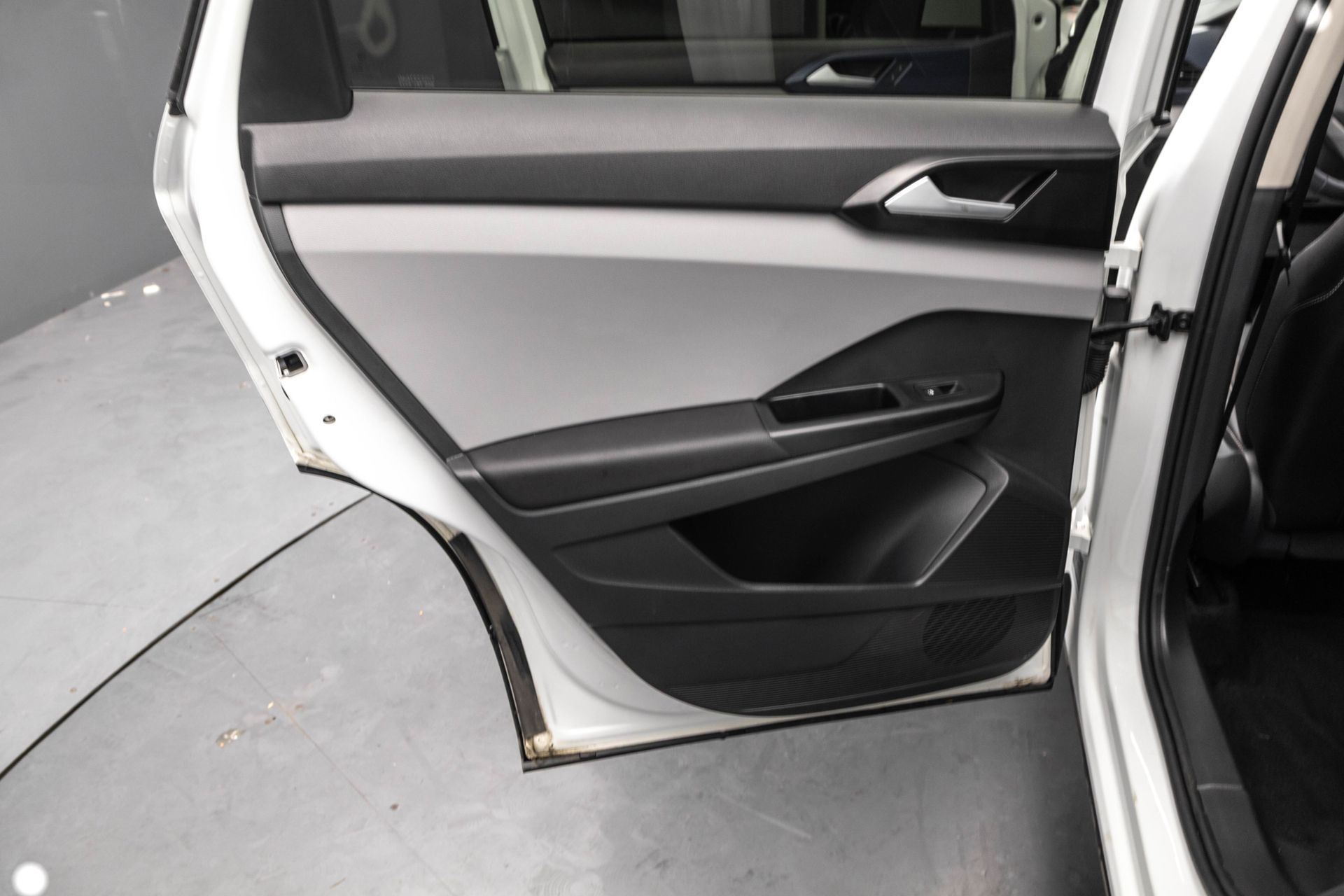 2023 VOLKSWAGEN TAOS - Image 30