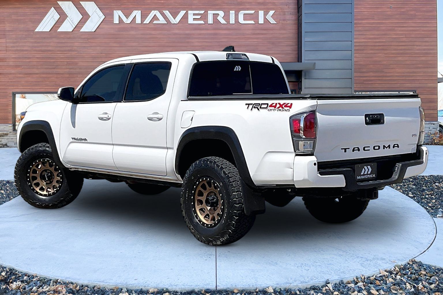 View vehicle photo 4