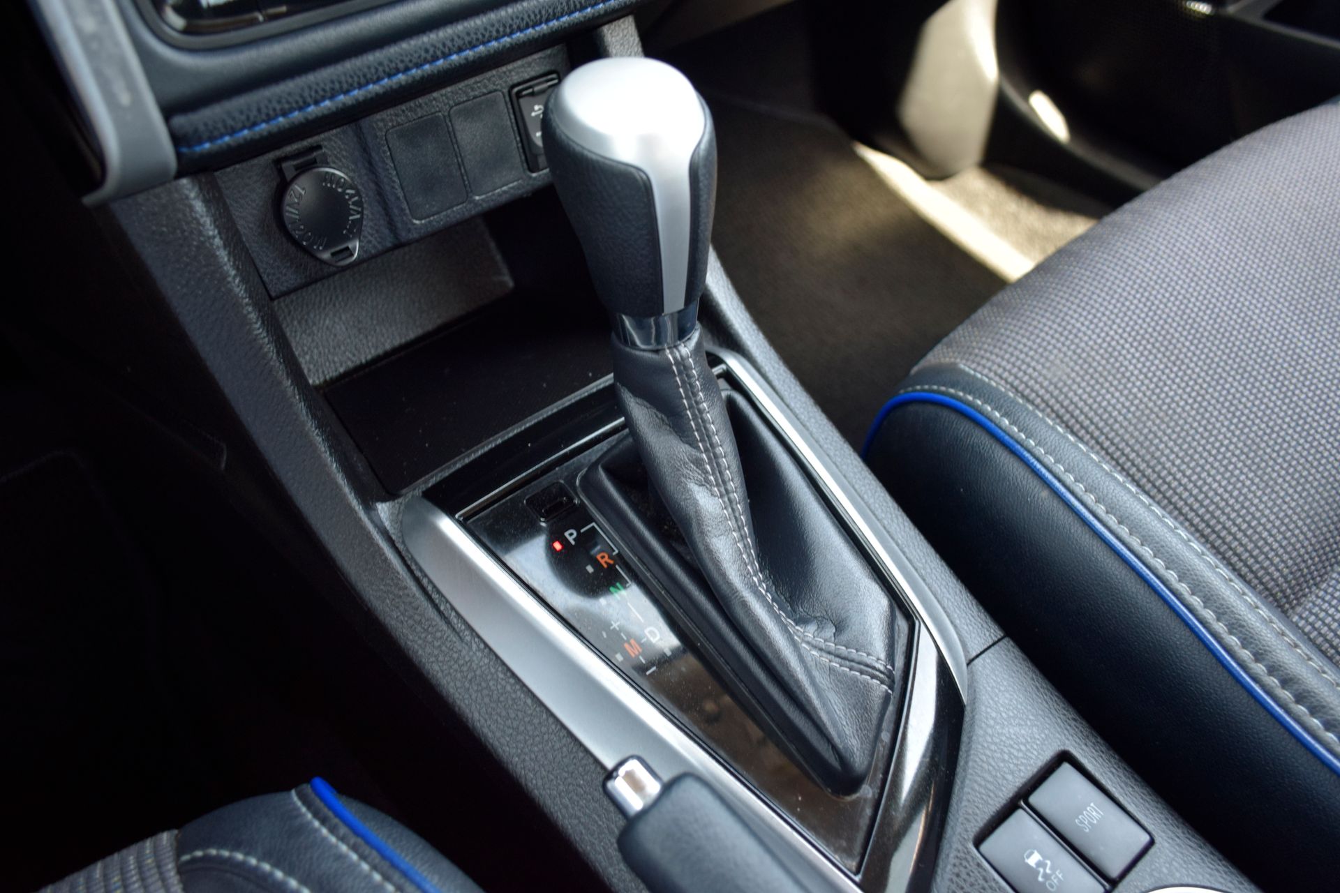 2017 Toyota Corolla SE - 11