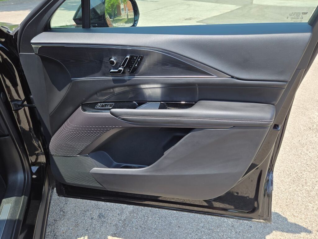2025 Cadillac Lyriq Sport photo 7