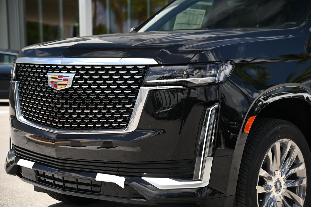 2024 Cadillac Escalade Premium Luxury 10