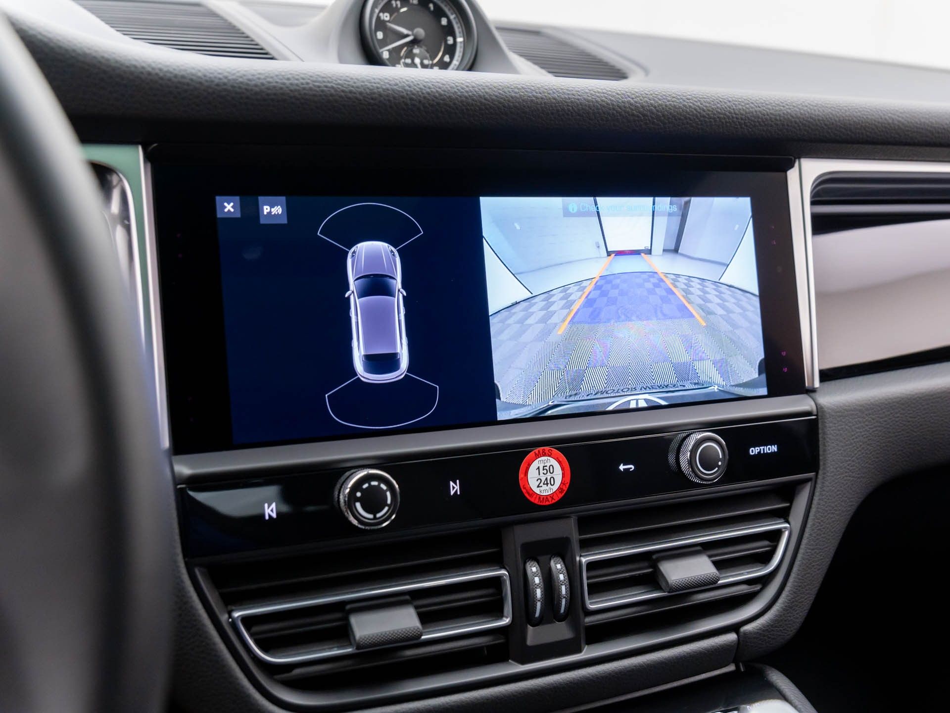 2024 Porsche Macan  photo