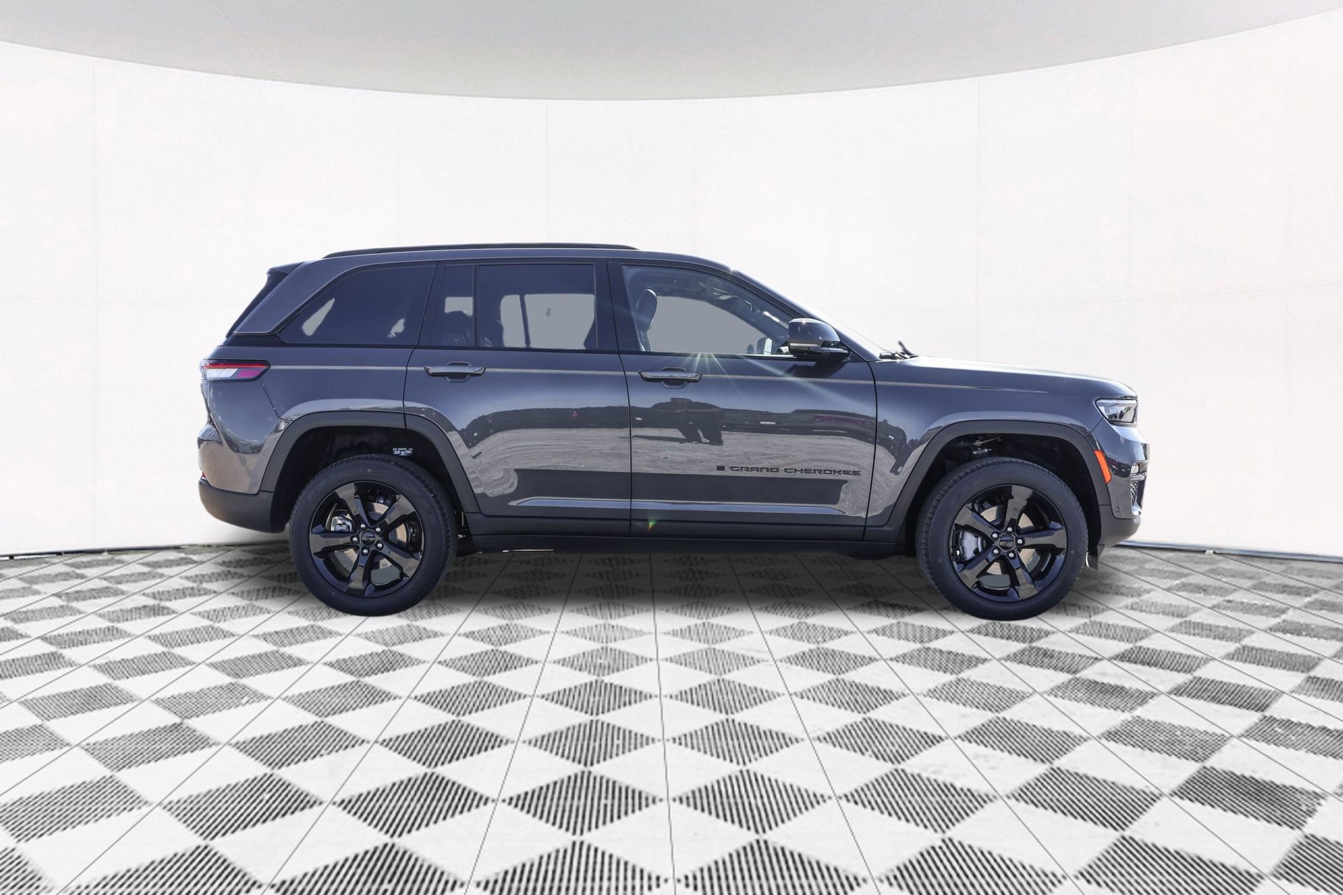 2025 JEEP GRAND CHEROKEE - Image 15