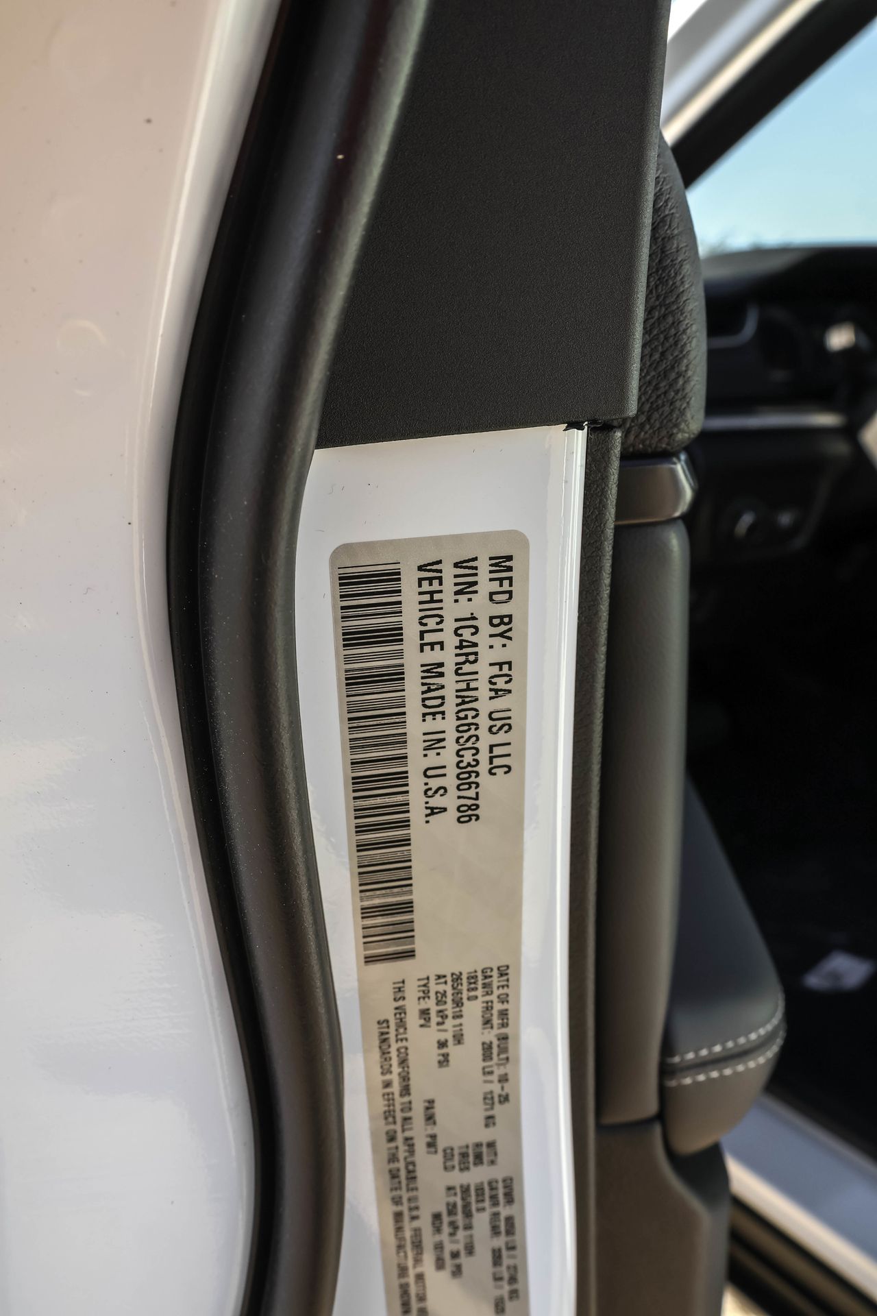 2025 JEEP GRAND CHEROKEE - Image 17