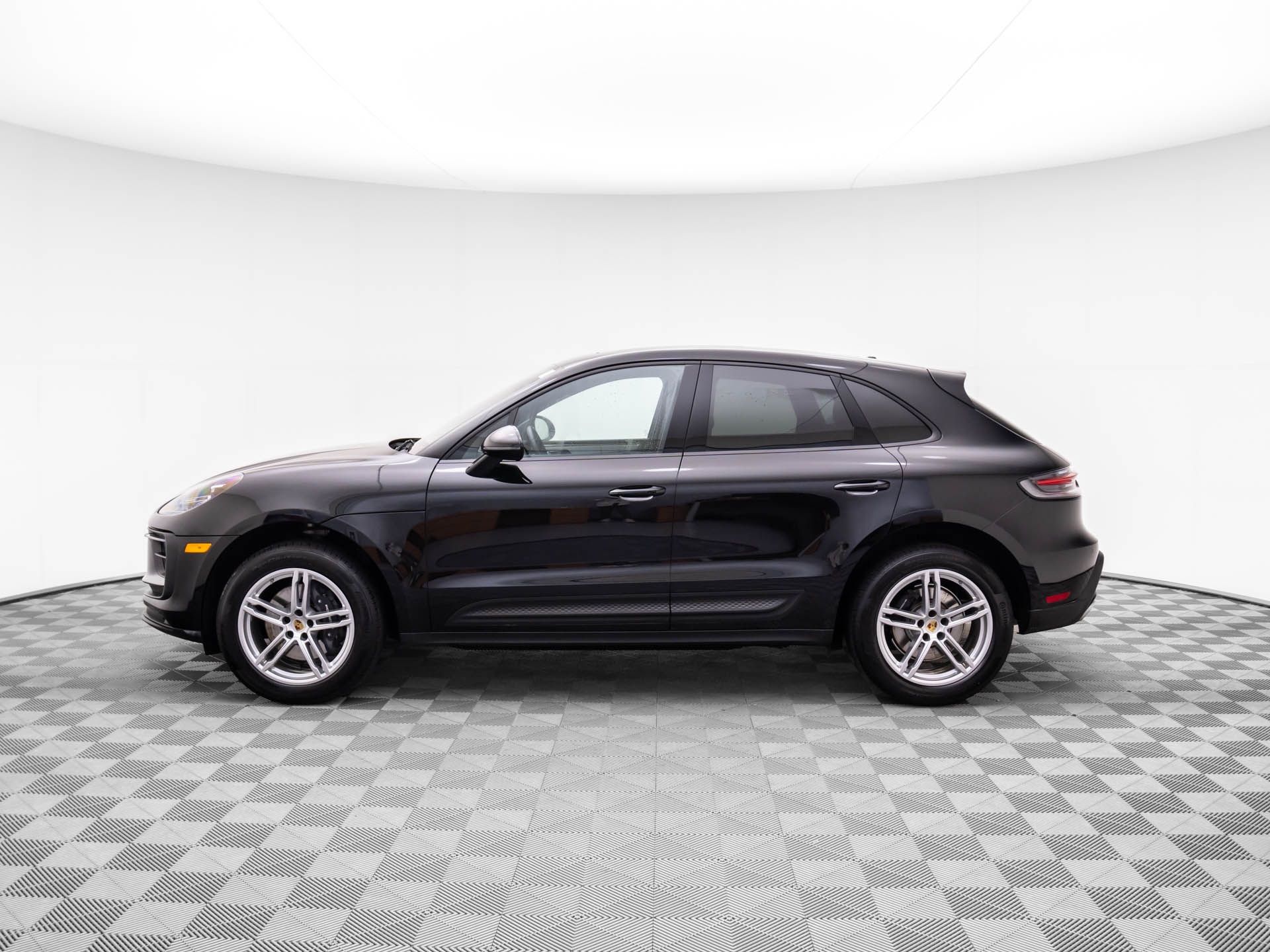2024 Porsche Macan  photo