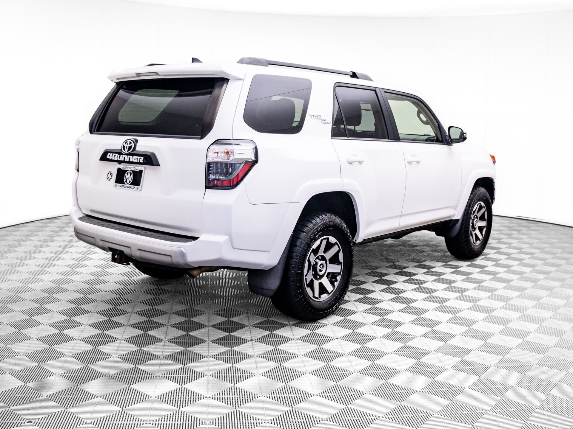 View vehicle photo 5