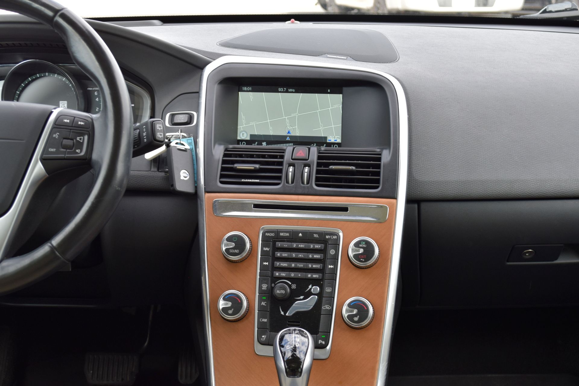 2017 Volvo XC60 T6 Inscription Gold at Gullo Toyota