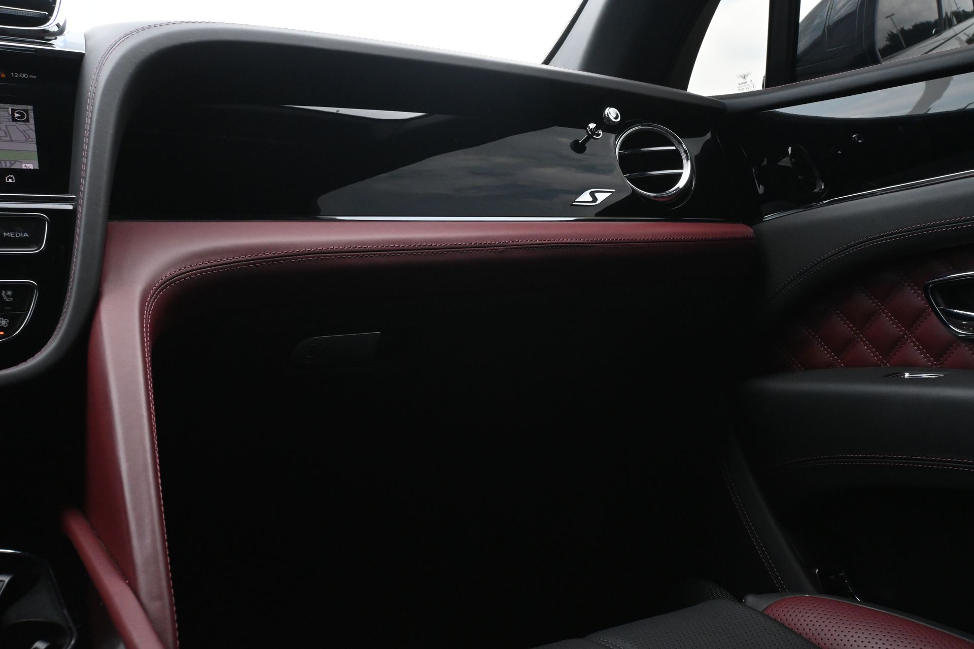 2024 Bentley Bentayga V8 - 8
