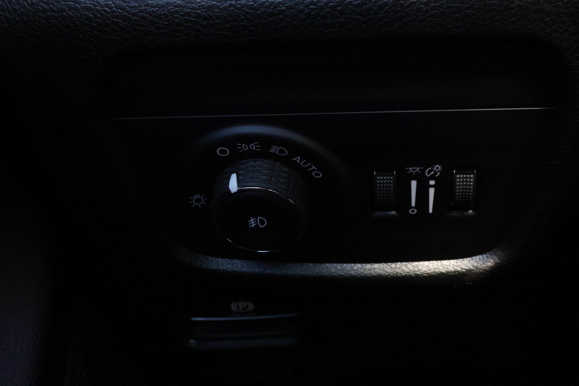 2025 JEEP GRAND CHEROKEE - Image 29