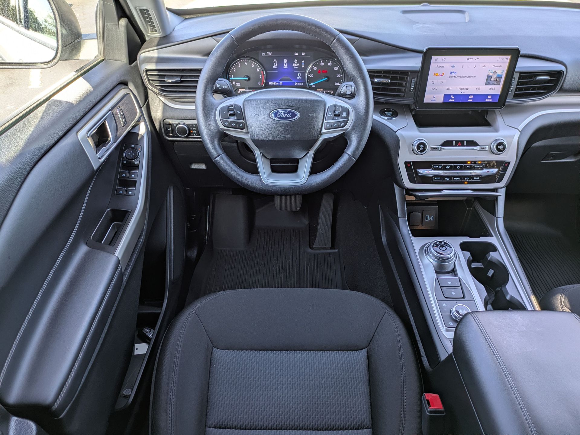 2023 Ford Explorer XLT White at Jones Ford