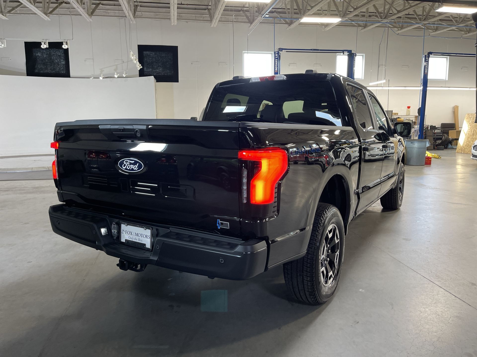 2024 Ford F-150 Lightning Pro - Photo 44