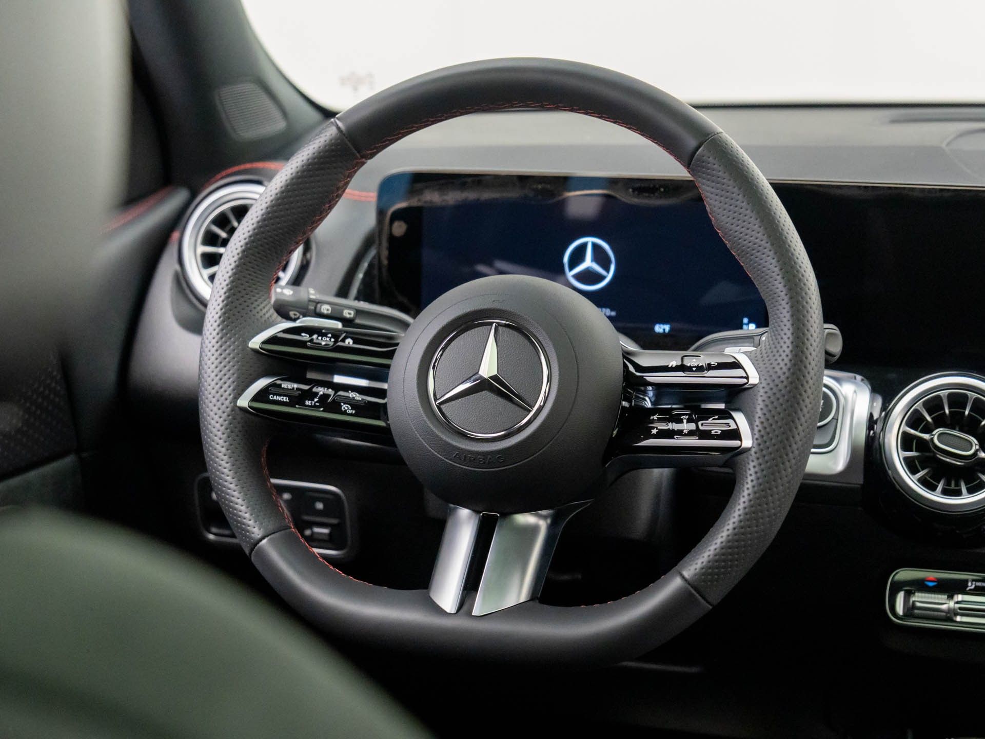 2024 Mercedes-Benz EQB 300 photo