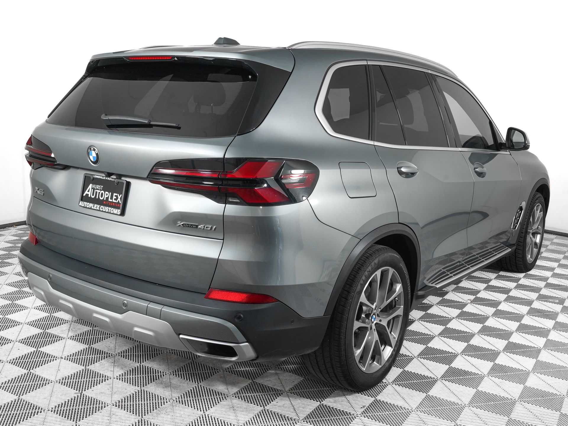 View vehicle photo 4