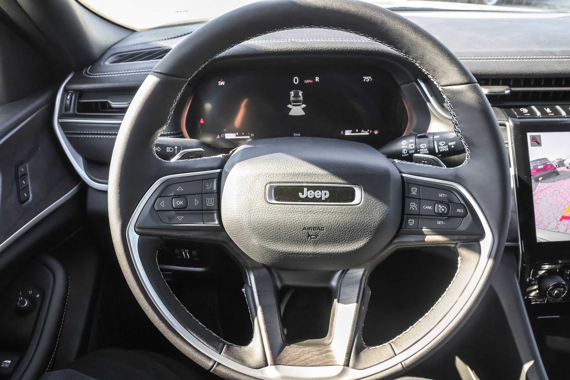 2025 JEEP GRAND CHEROKEE - Image 27