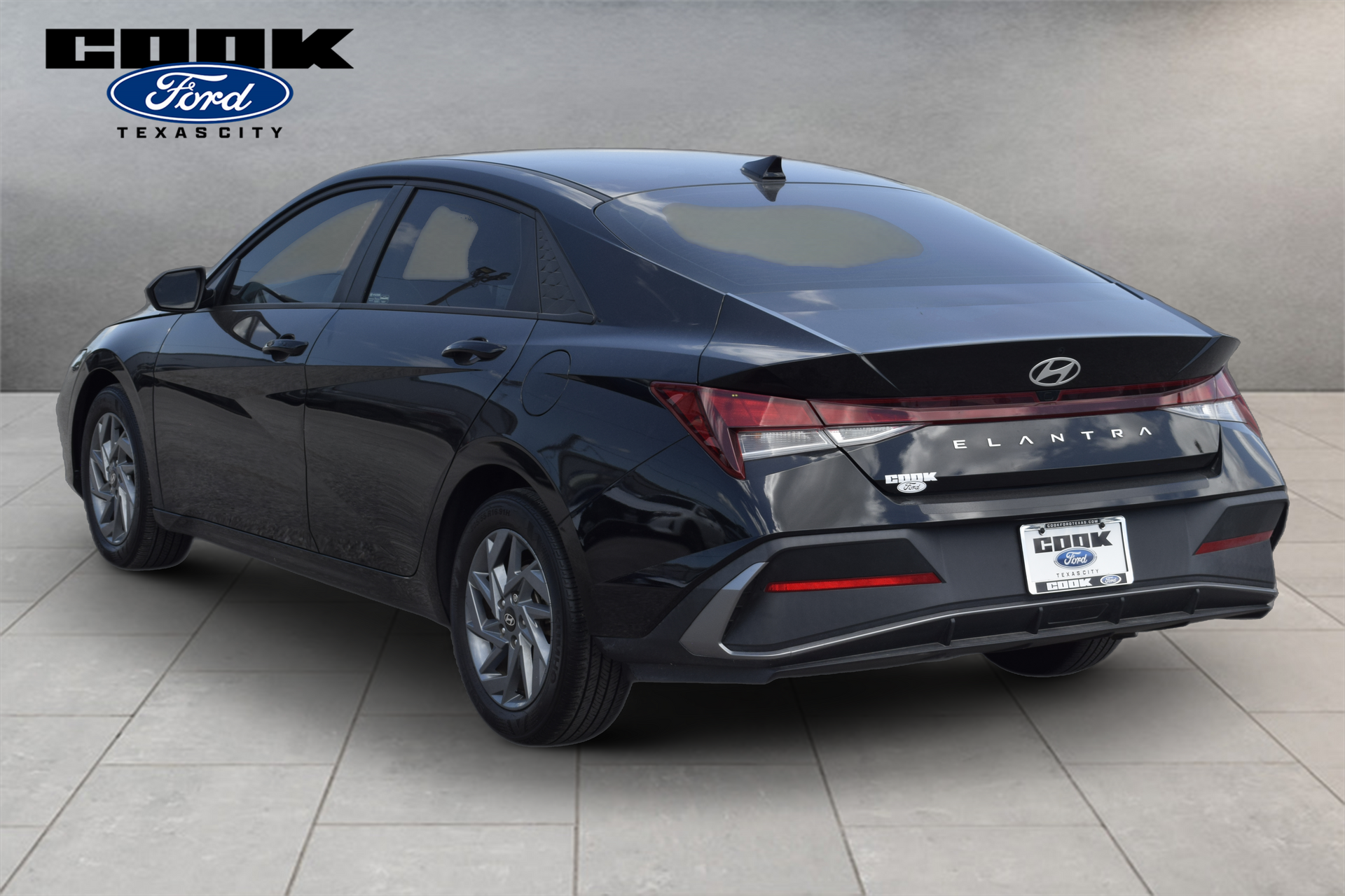 2024 Hyundai Elantra SEL Black at Community Honda