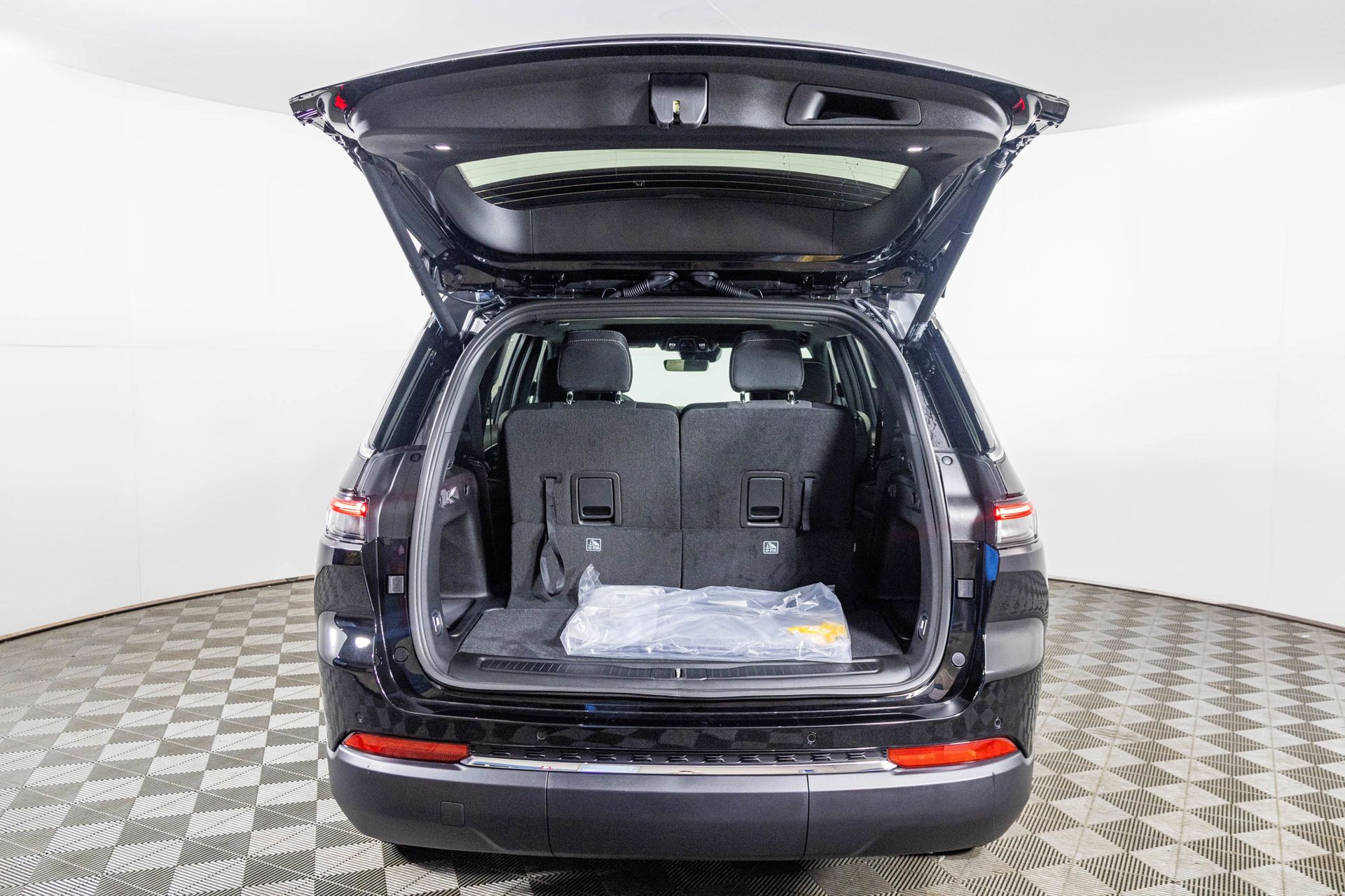 2025 JEEP GRAND CHEROKEE L - Image 35