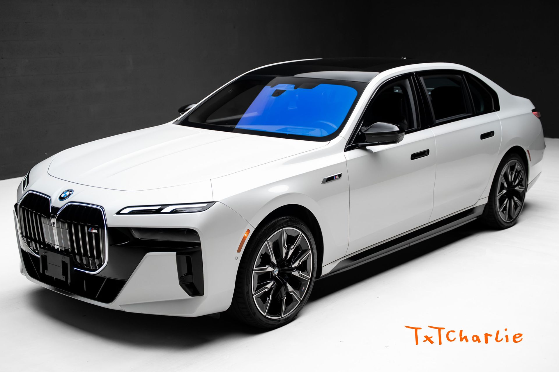 Mineral White Metallic 2024 BMW i7 M70 AWD Sedan All-Wheel Drive Automatic