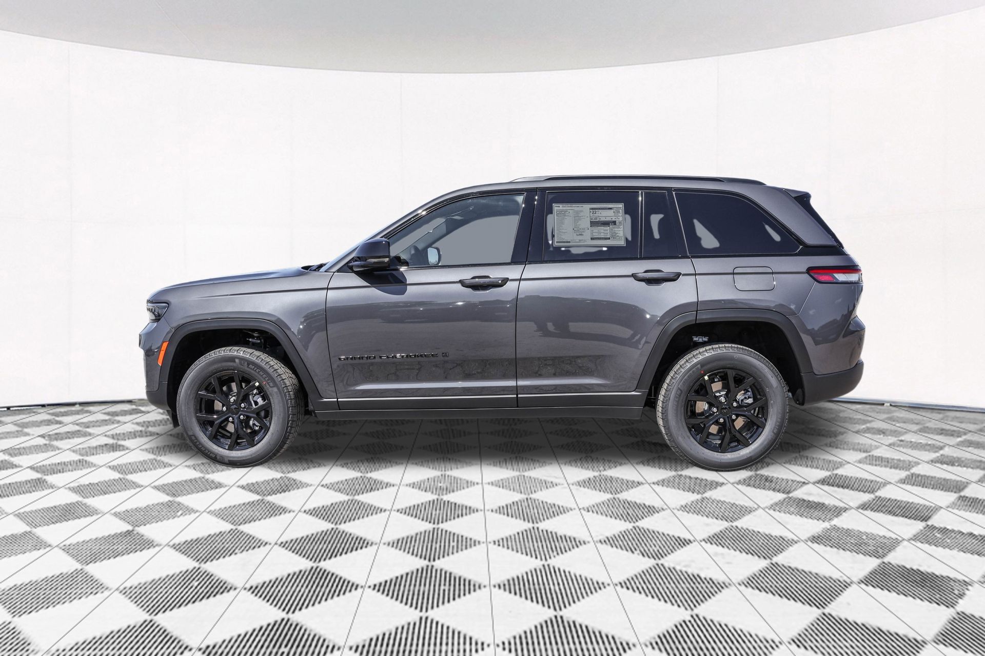 2025 JEEP GRAND CHEROKEE - Image 13