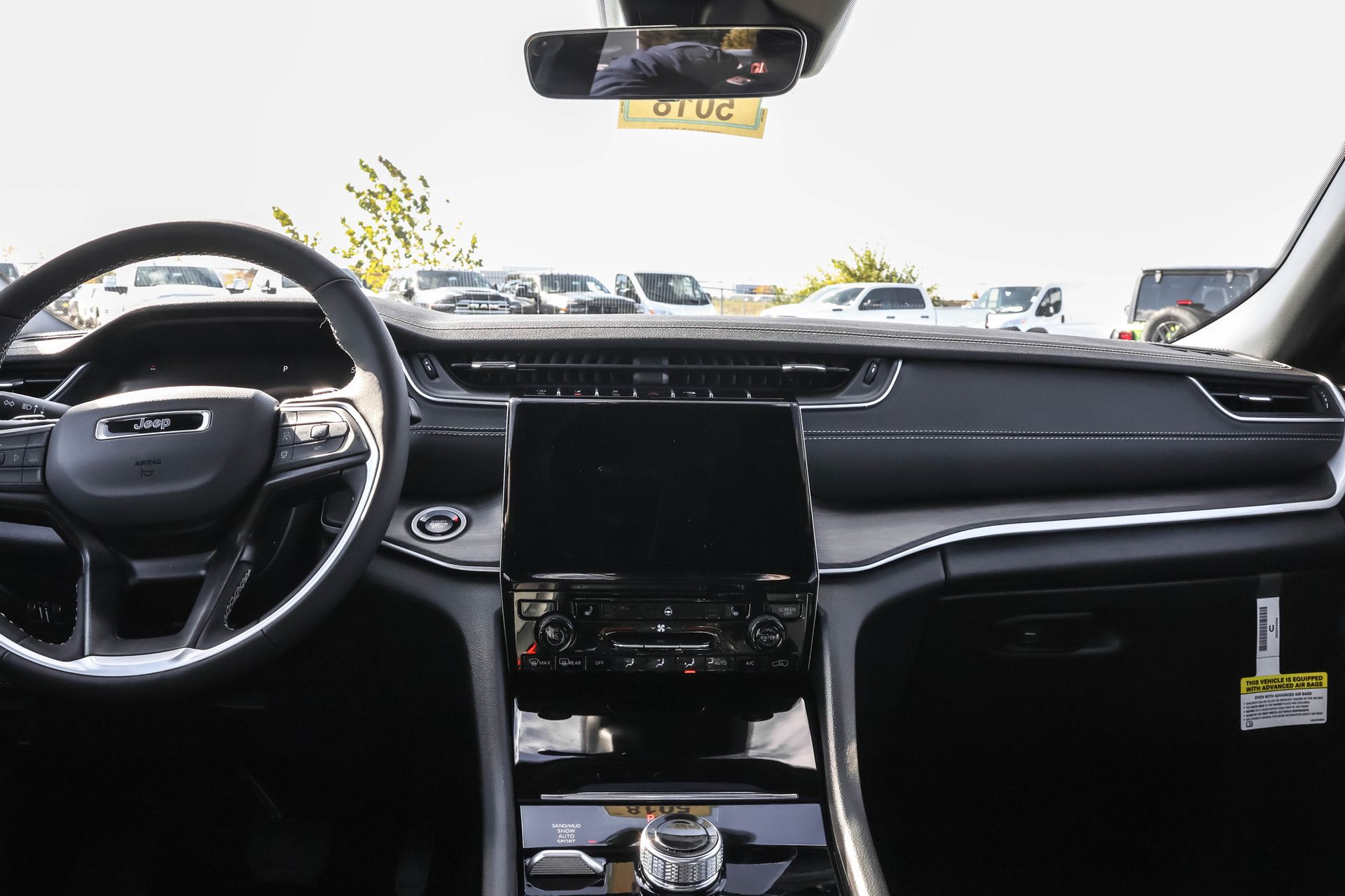 2025 JEEP GRAND CHEROKEE - Image 15