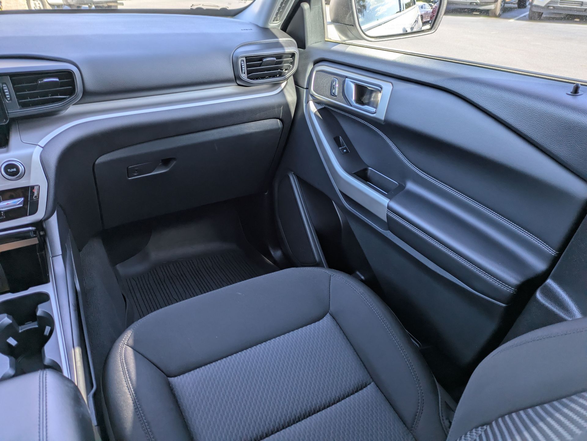 2023 Ford Explorer XLT White at Jones Ford