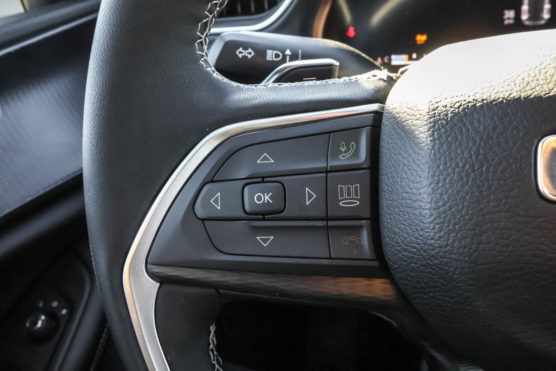 2025 JEEP GRAND CHEROKEE - Image 24