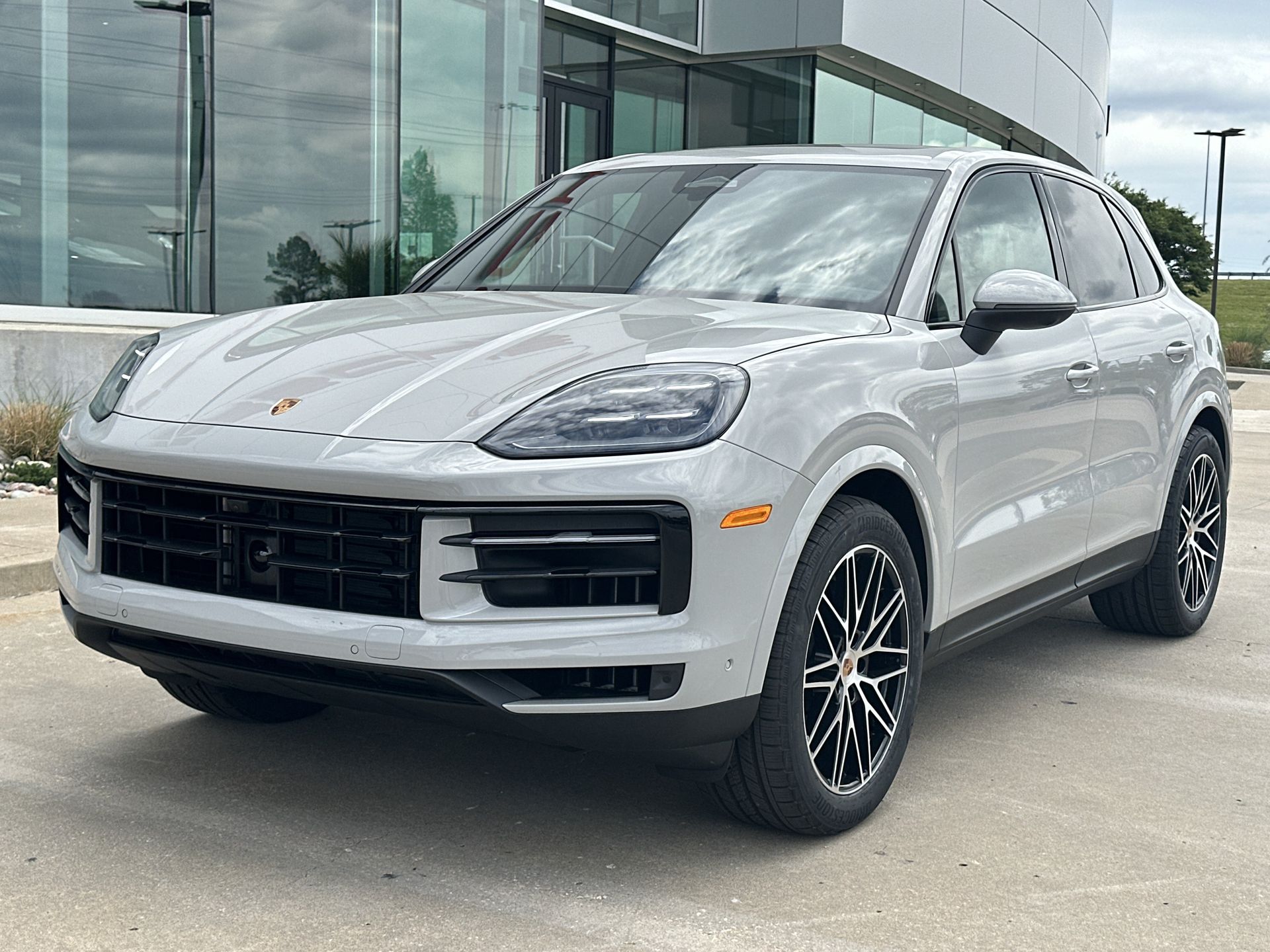 Chalk 2026 Porsche Cayenne SUV / Crossover All-Wheel Drive 8-Speed Automatic