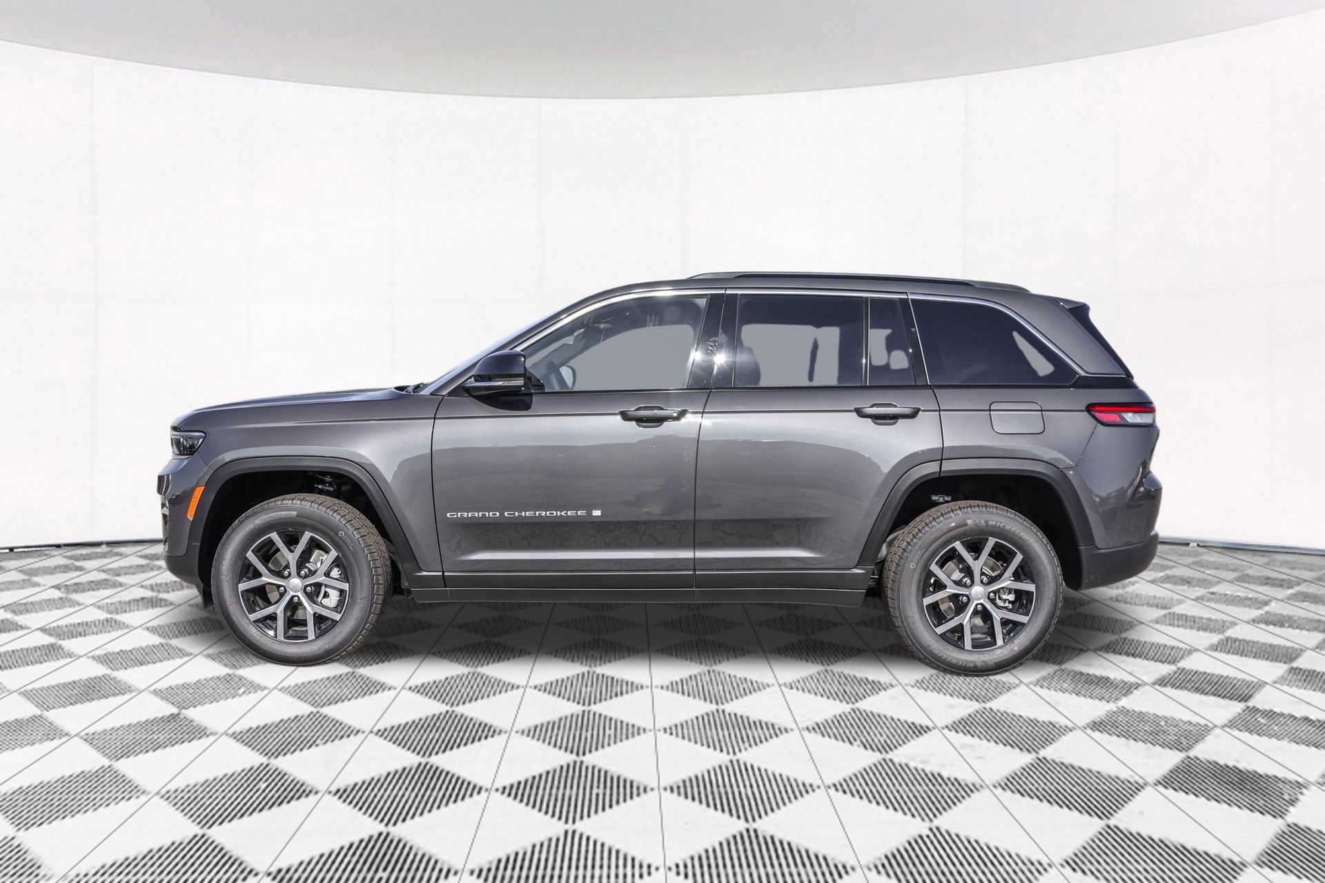 2025 JEEP GRAND CHEROKEE - Image 8