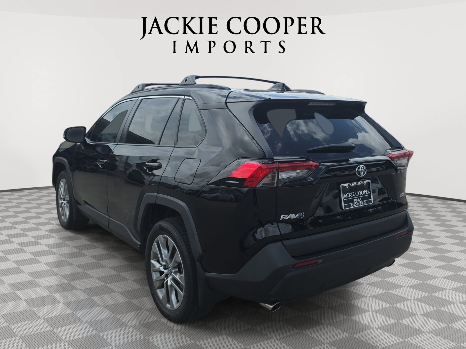 View vehicle photo 7