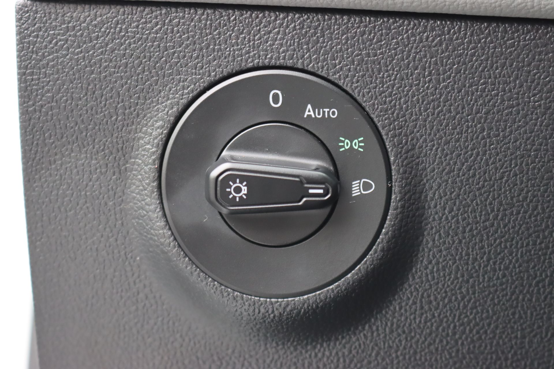 2022 Volkswagen Taos 1.5T SE photo