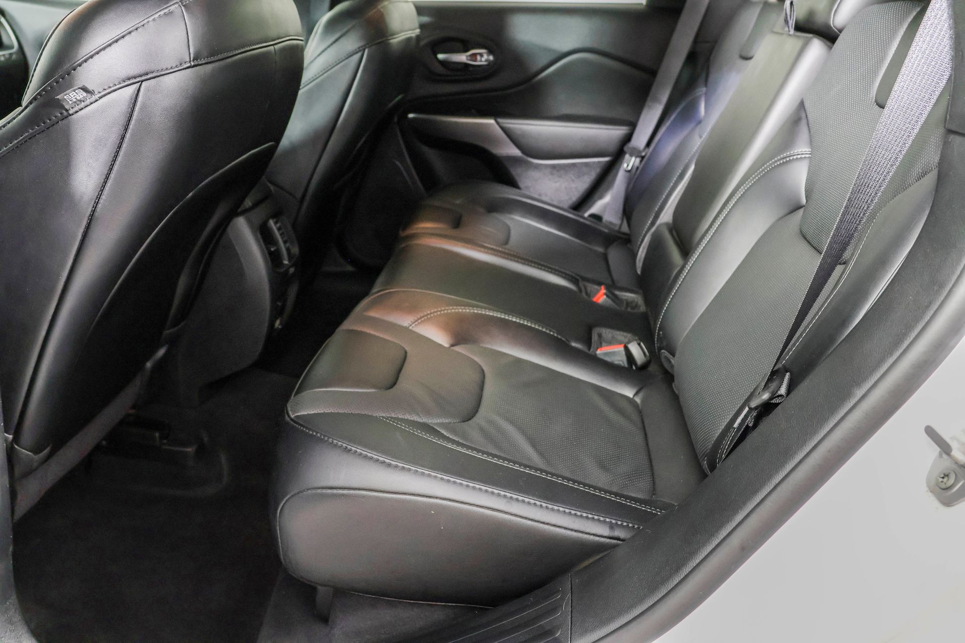 2022 JEEP CHEROKEE - Image 33