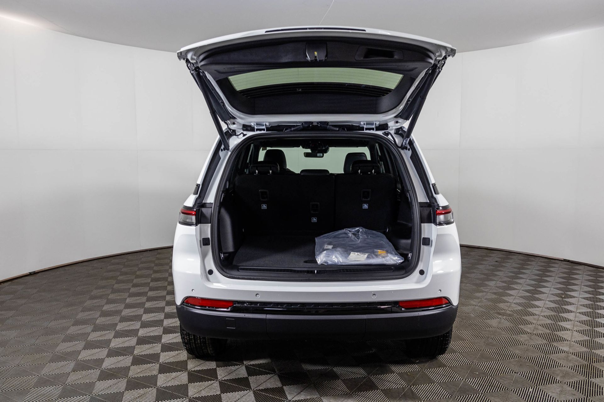 2025 JEEP GRAND CHEROKEE - Image 33