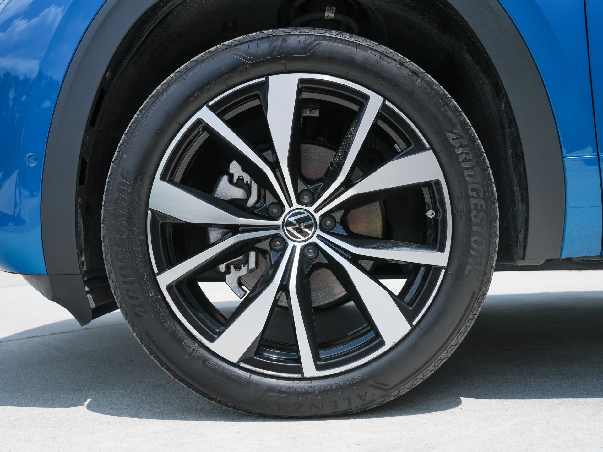 2025 Volkswagen Atlas Cross Sport SEL Premium R-LINE - Photo 33