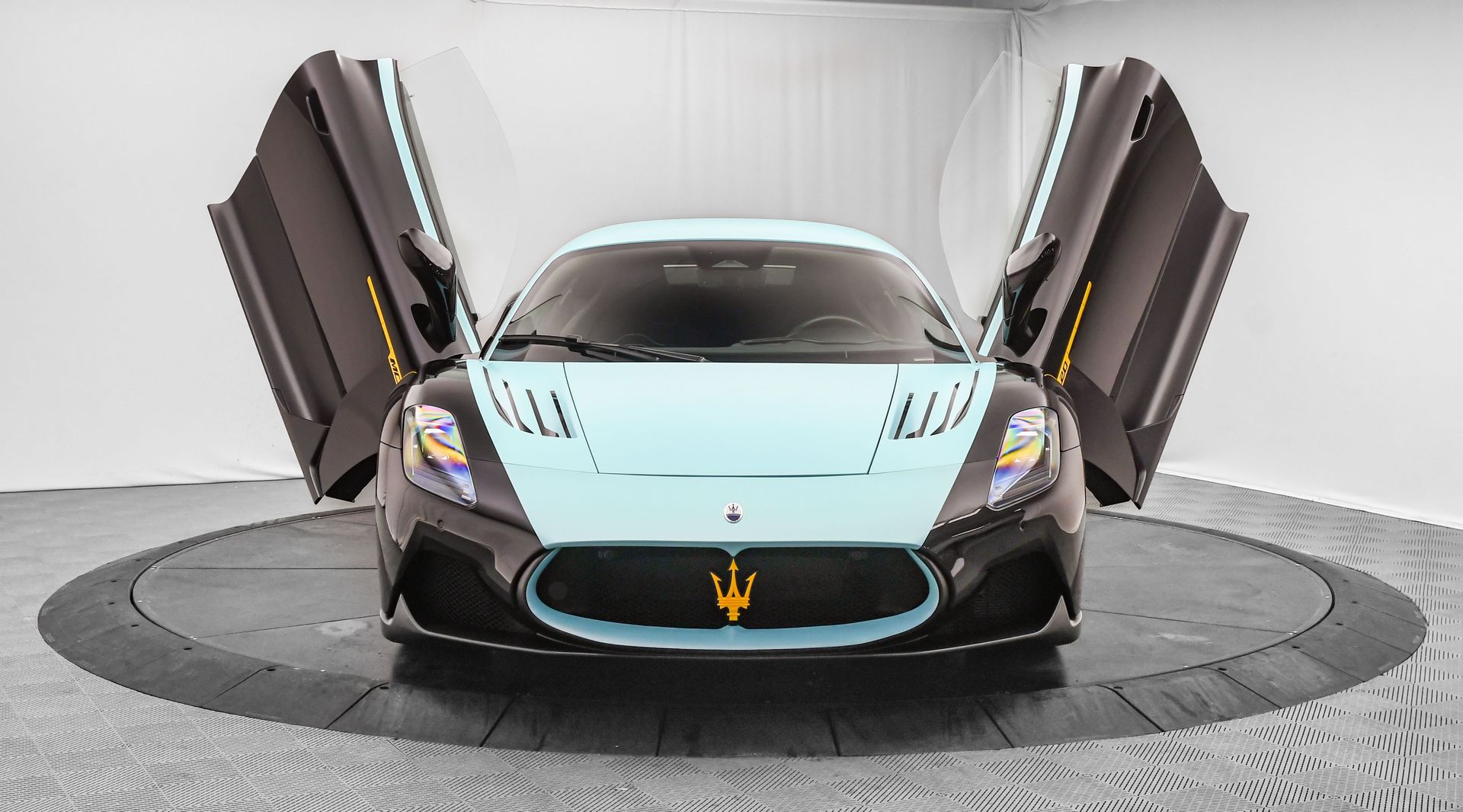 モザリナ New Nero Essenza 2025 Maserati MC20 Leggenda for Sale in Maserati