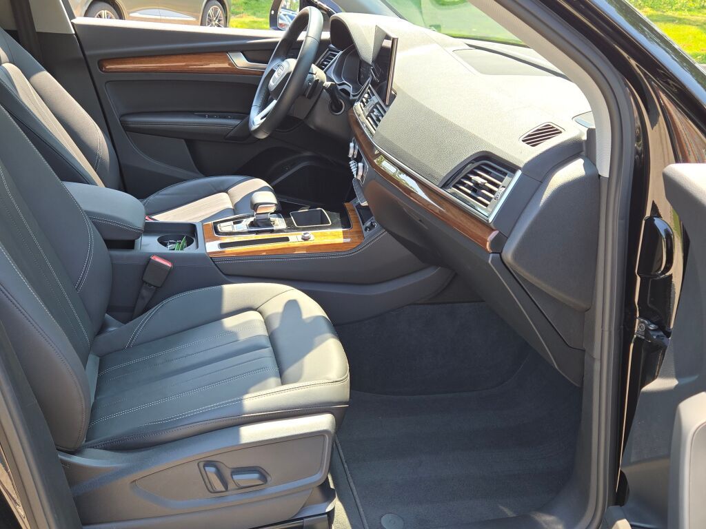 2023 Audi Q5 45 S line Premium photo 5