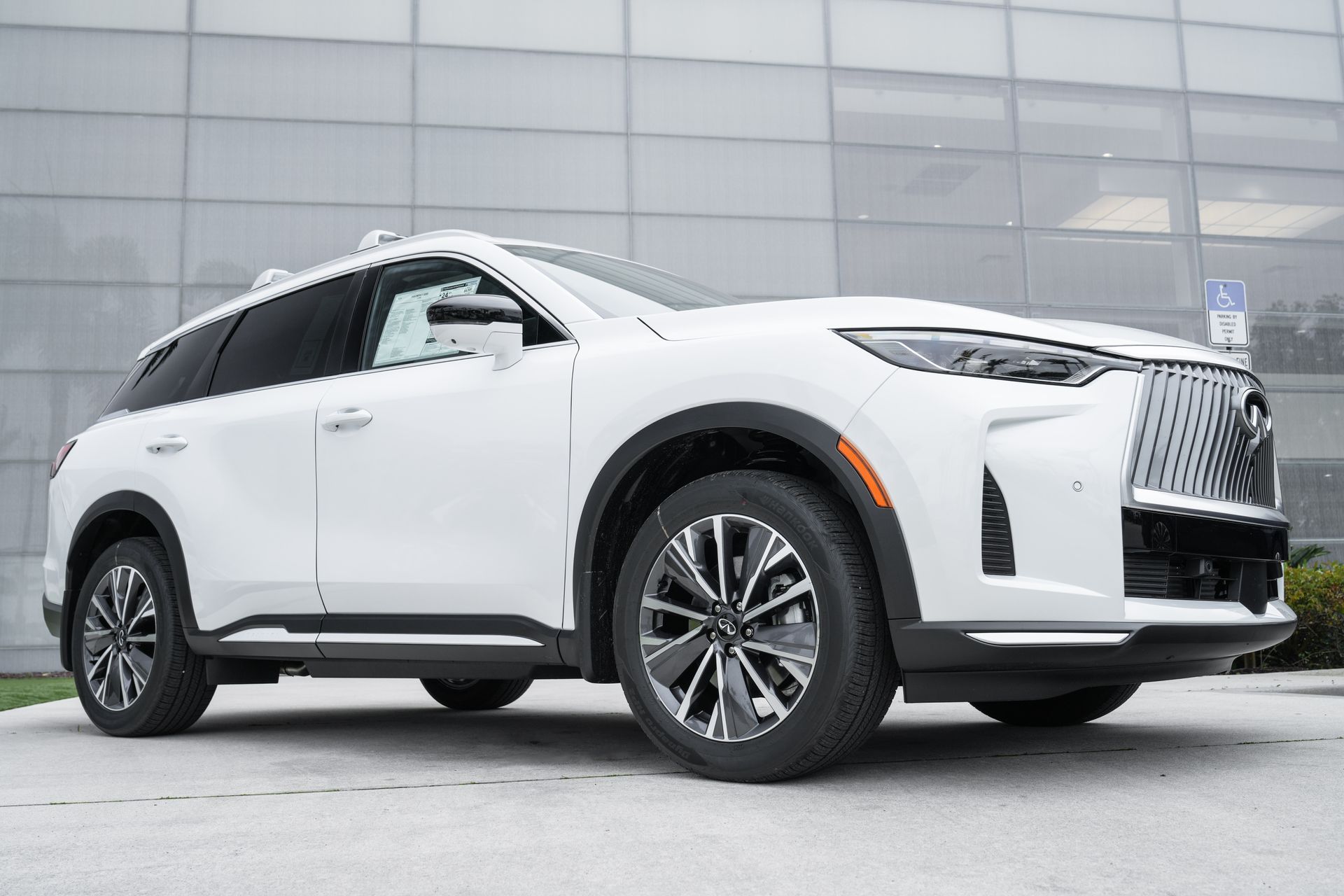 2026 INFINITI QX60 LUXE