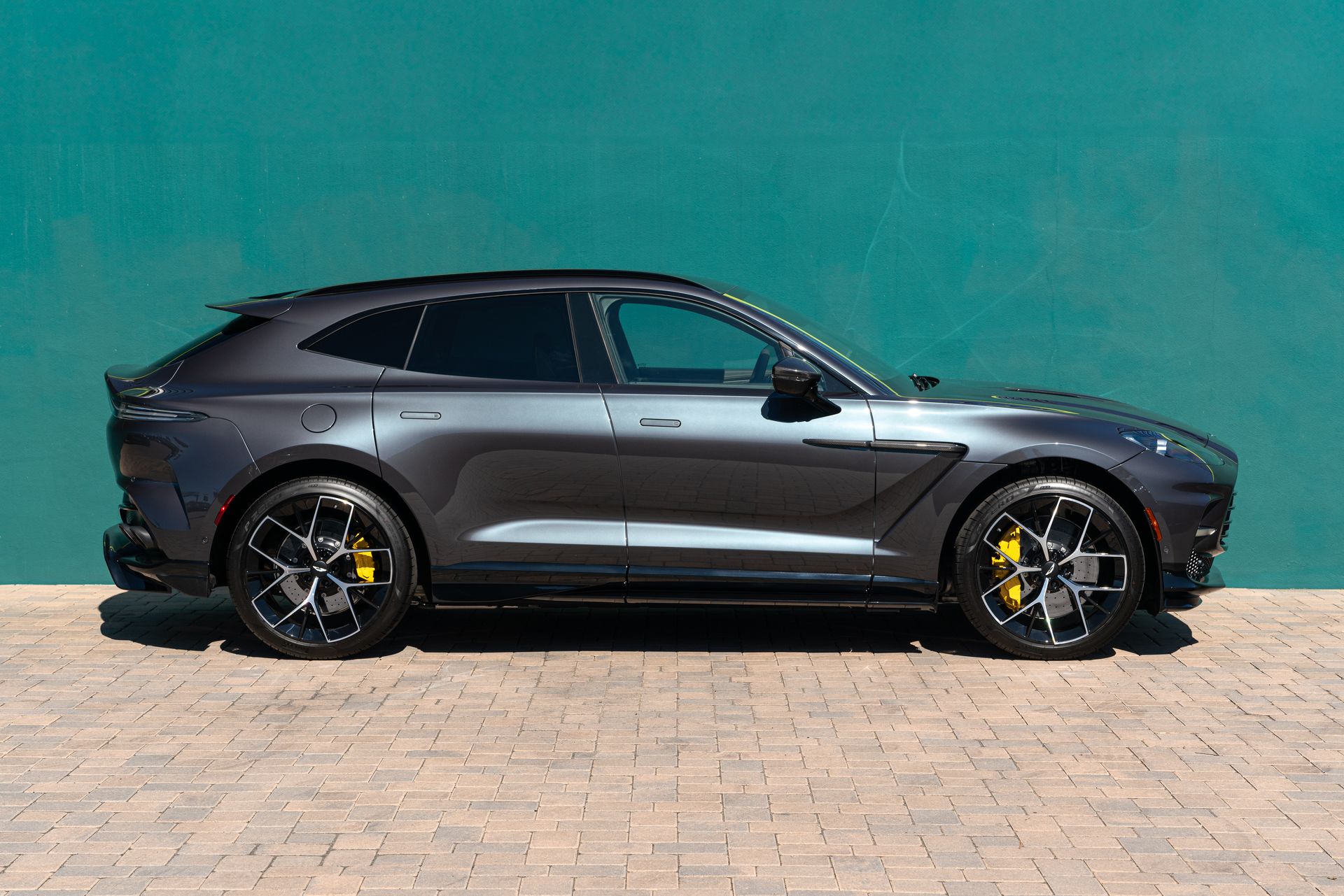 Aston Martin 2025 DBX 707
