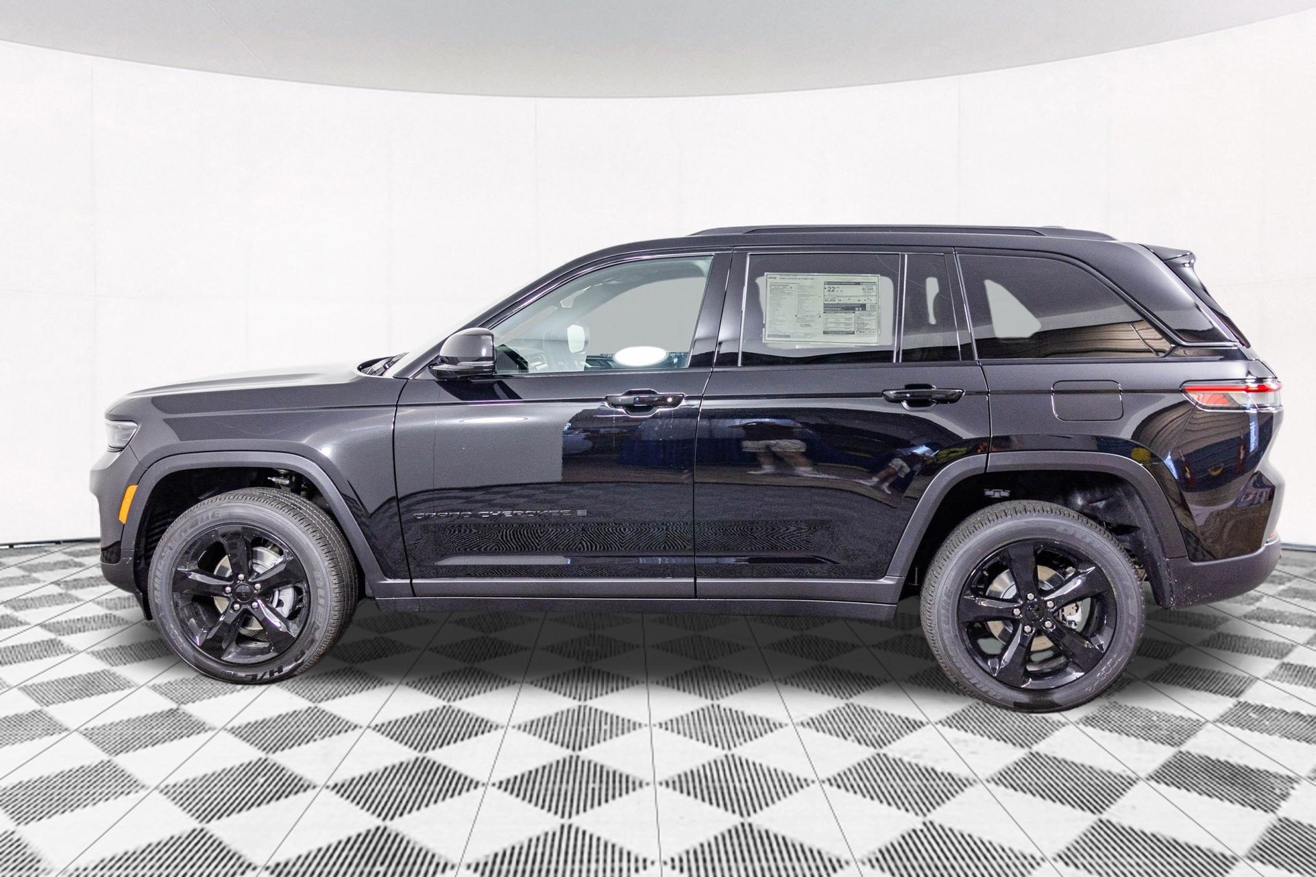 2025 JEEP GRAND CHEROKEE - Image 15