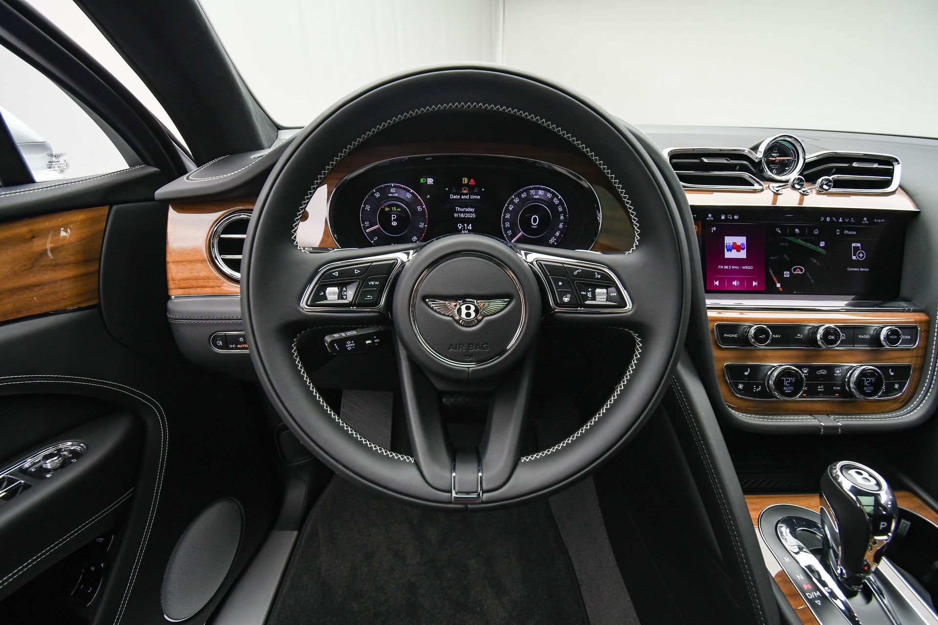 2025 Bentley Bentayga - Photo 15