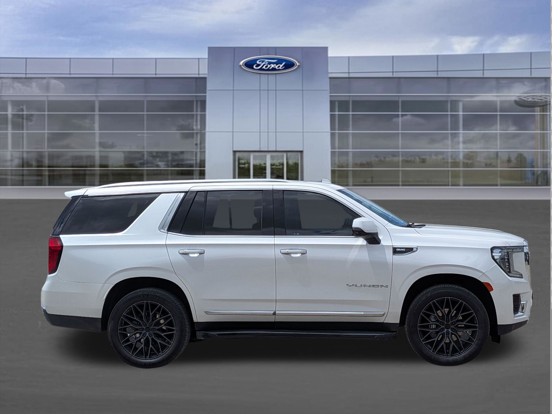 2022 GMC Yukon SLT White at North Houston Mitsubishi