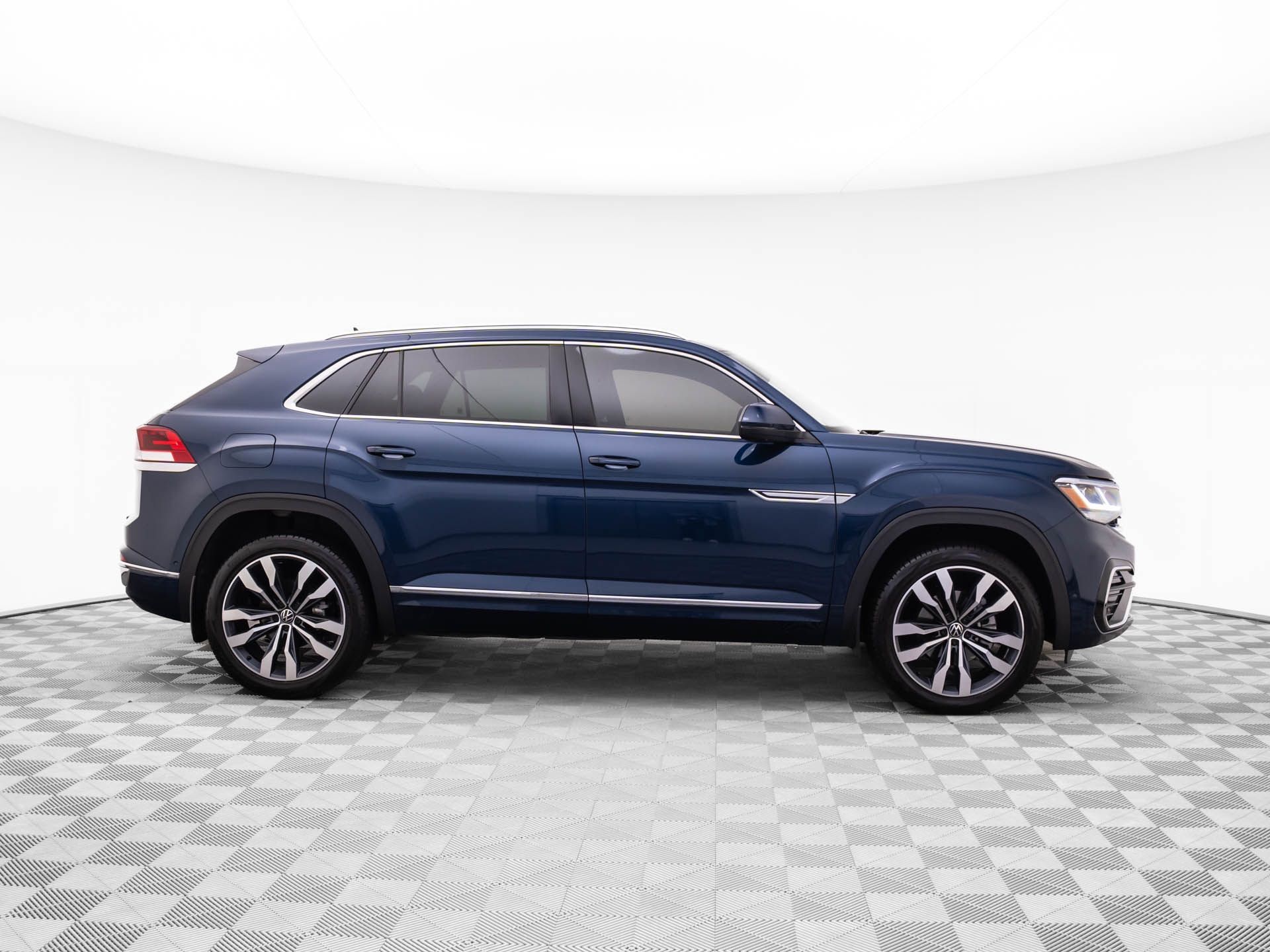 2023 Volkswagen Atlas Cross Sport 3.6L V6 SEL Premium R-Line photo
