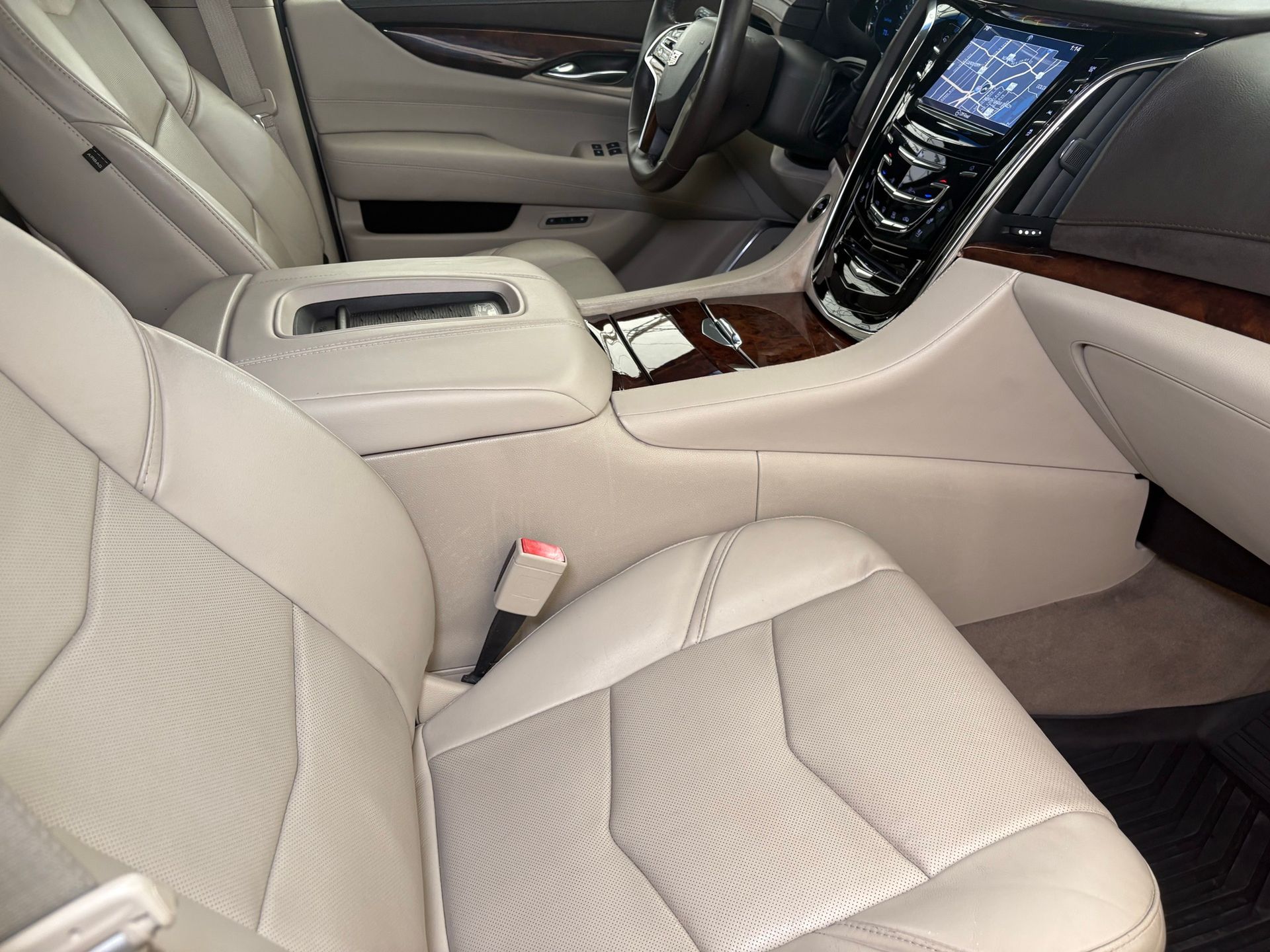 2016 Cadillac Escalade ESV Luxury 23