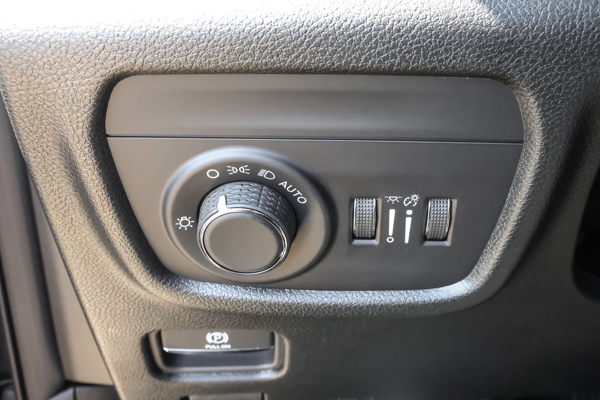 2025 JEEP GRAND CHEROKEE L - Image 28