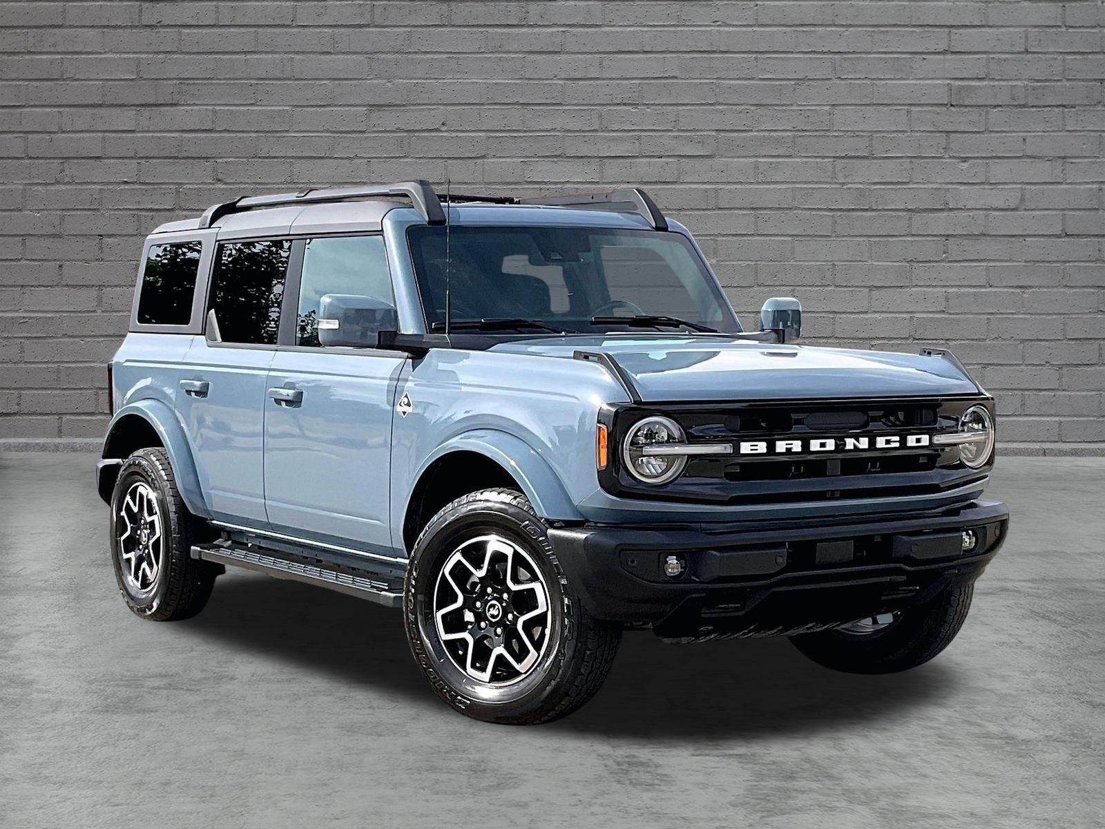 Blue (Azure Gray Metallic Tri-Coat) 2023 Ford Bronco SUV / Crossover Four-Wheel Drive Automatic