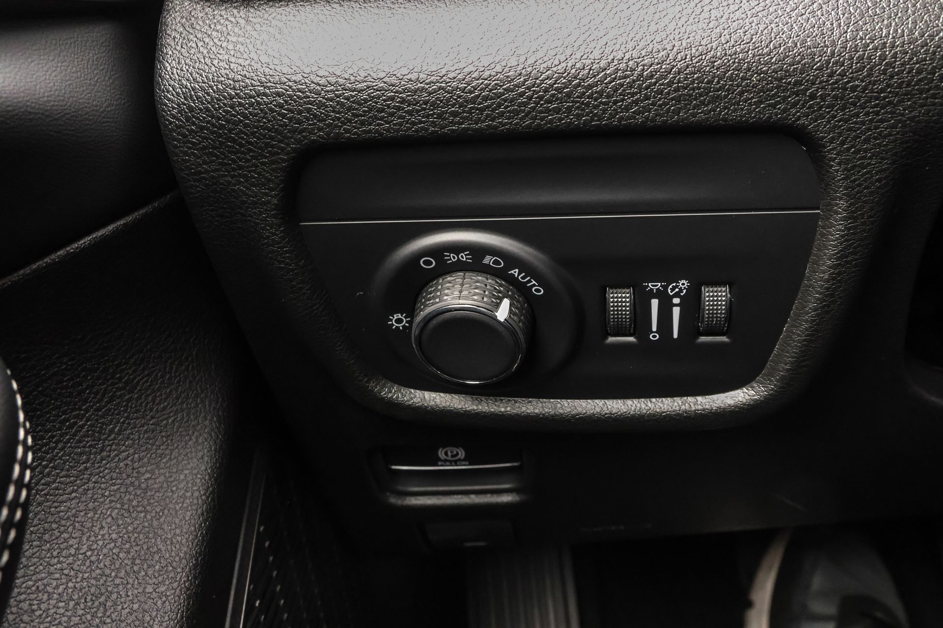 2025 JEEP GRAND CHEROKEE L - Image 29