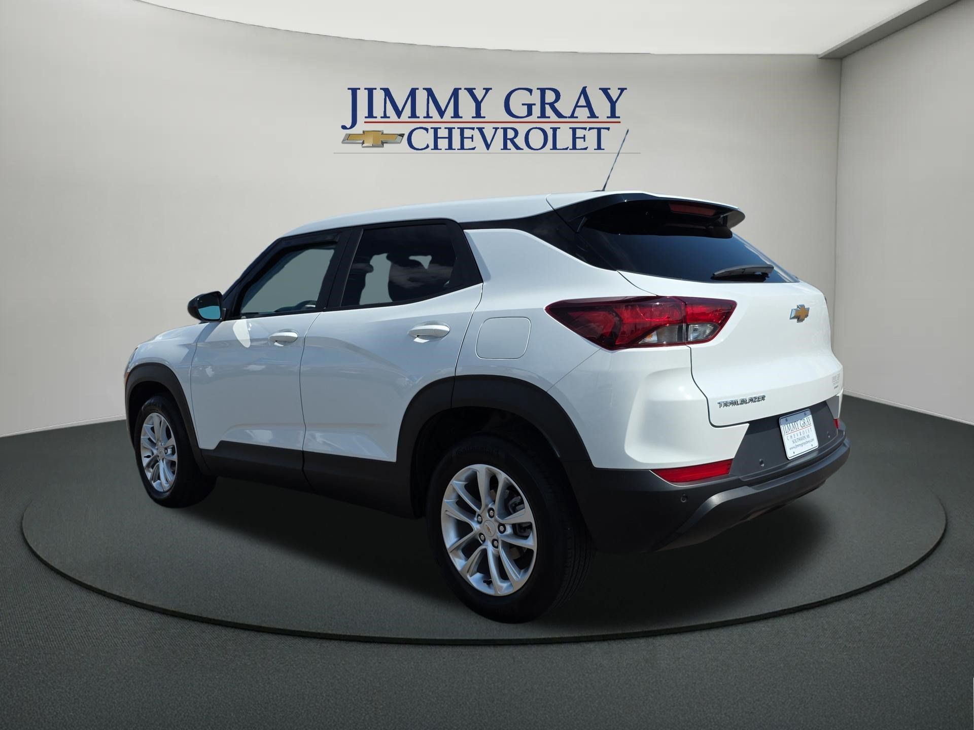 View vehicle photo 3