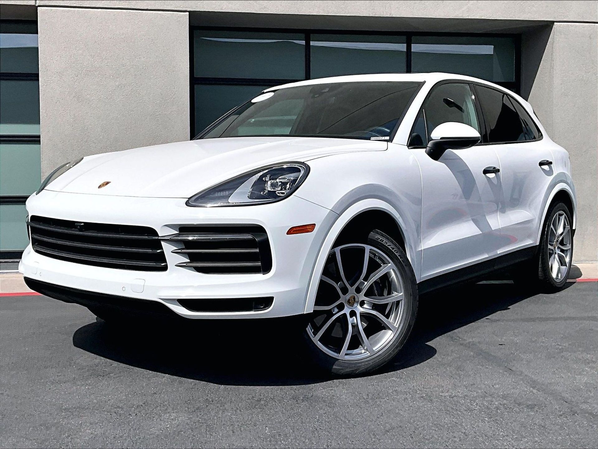 White 2023 Porsche Cayenne Platinum Edition AWD SUV / Crossover All-Wheel Drive 8-Speed Automatic